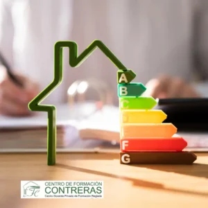 Especialízate con nuestro curso online de calificación energética de edificios. Aprende a elaborar la documentación oficial y mejora tu empleo.