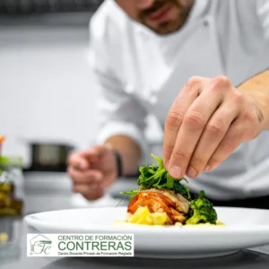Especialízate en cocina en línea fría para colectividades con Formación Contreras. Formación online orientada a la inserción laboral. ¡Inscríbete hoy!