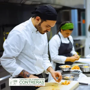 Cursa el Curso de Cocina online de Formación Contreras. Domina técnicas culinarias, organización hostelera y repostería para mejorar tu empleo. ¡Inscríbete!