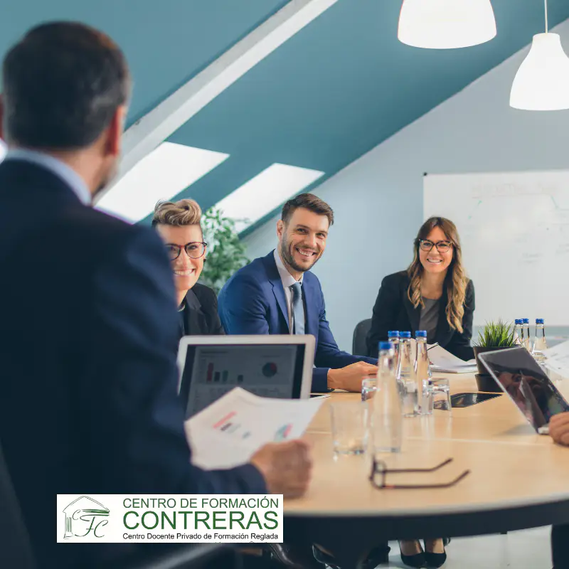 Especialízate en comunicación e imagen corporativa online. Domina branding, reputación digital y gestión de crisis. ¡Impulsa tu carrera!