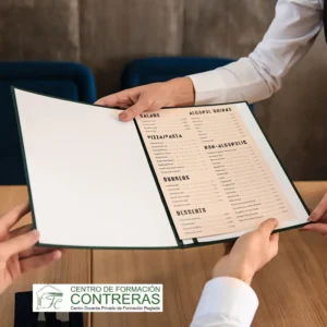 Aprende a diseñar cartas rentables, fijar precios y comercializar ofertas de restauración con este curso online de 100 horas. ¡Matricúlate hoy!