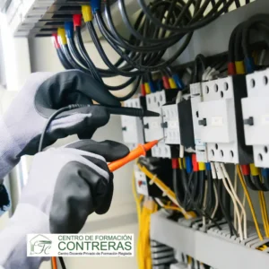 Especialízate en electricidad, máquinas eléctricas y electrónica con el curso de electrotecnia online de Formación Contreras. ¡Inscríbete ahora!