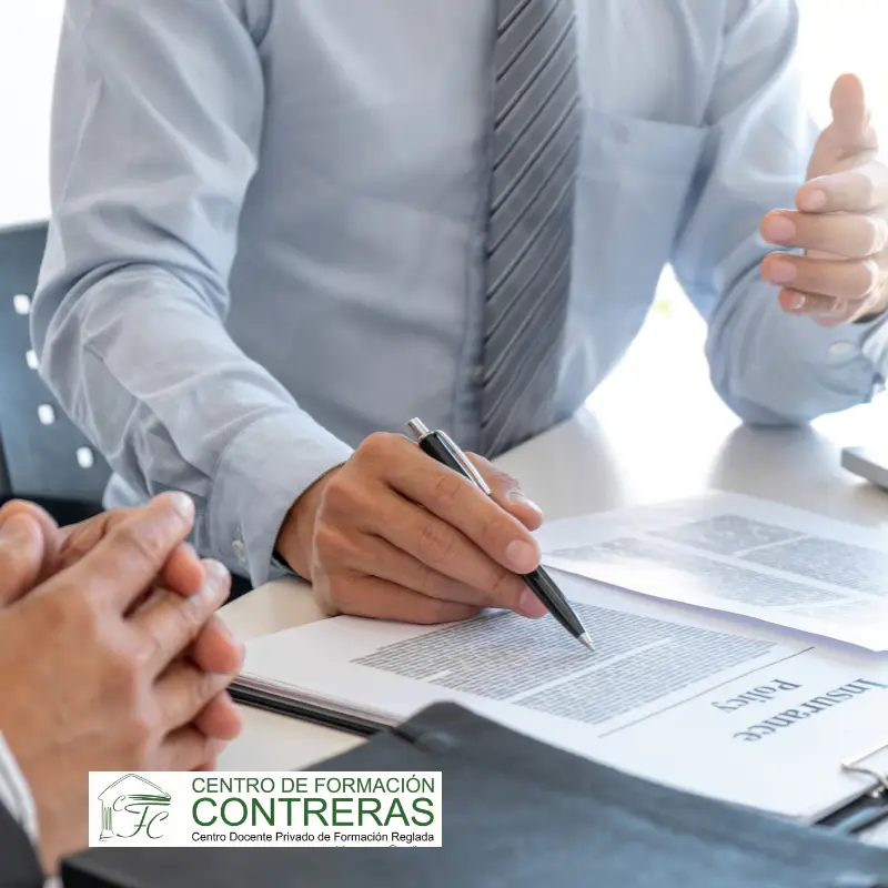 Domina el inglés técnico para seguros en 30 horas online con Formación Contreras. Aprende a gestionar pólizas y siniestros. ¡Mejora tu empleo!