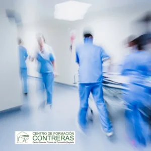Especialízate con el curso de celador en urgencias online de 80h. Aprende movilización, RCP y protocolos hospitalarios. Inscríbete en Formación Contreras.